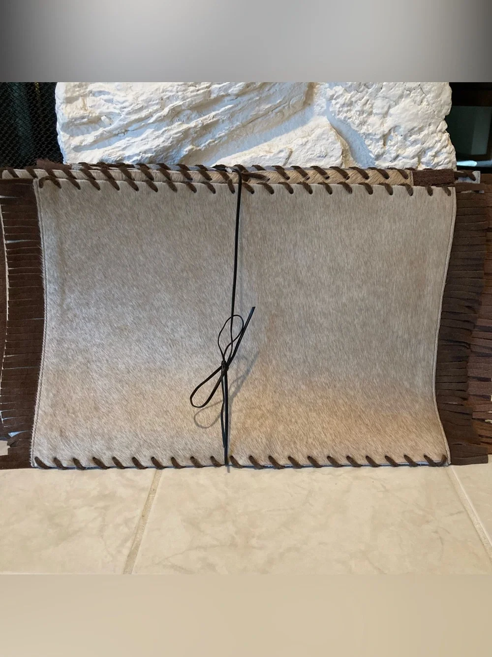NWT Dekoland plain laced cowhide and suede fringe placemat set